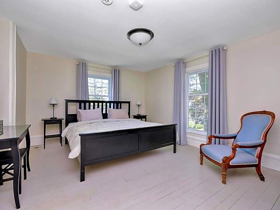 Wind & Waves - Wellington waterfront with Satellite TV & fire pit