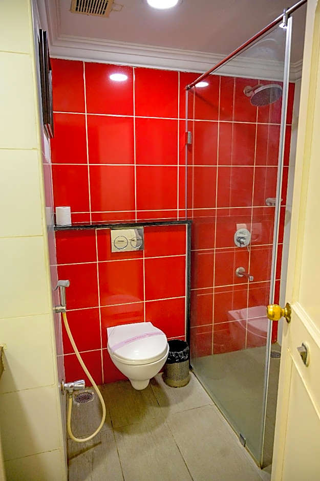 i-ROOMZ Maya's Kings Kourt