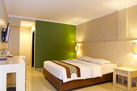 Deluxe Queen Room