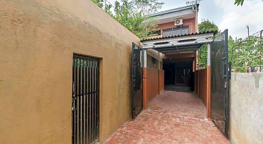 RedDoorz Syariah @ Bulak Kapal