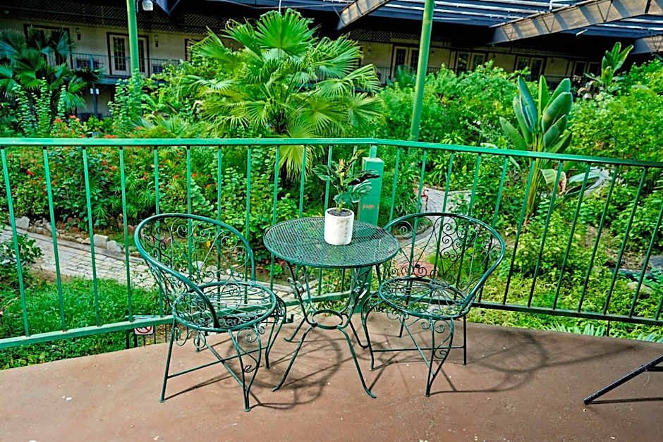 Family Garden Inn & Suites