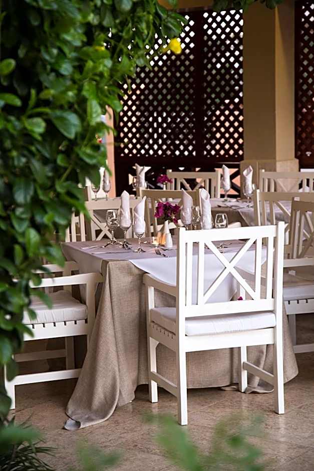 Los Flamencos Aparthotel Beach Club