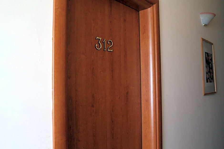 Hotel 106