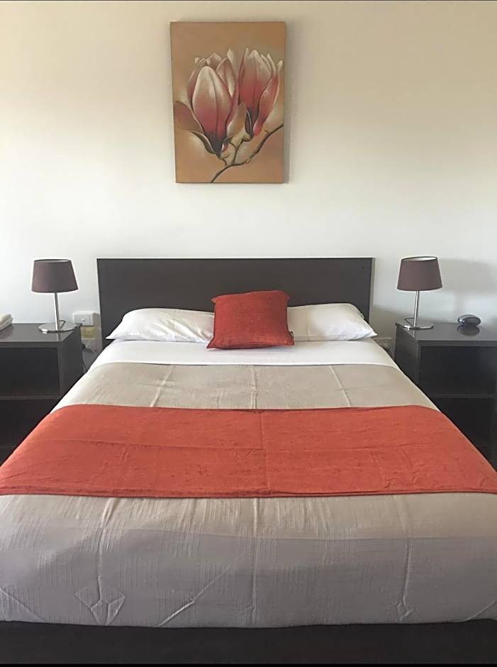 Ploughmans Motor Inn