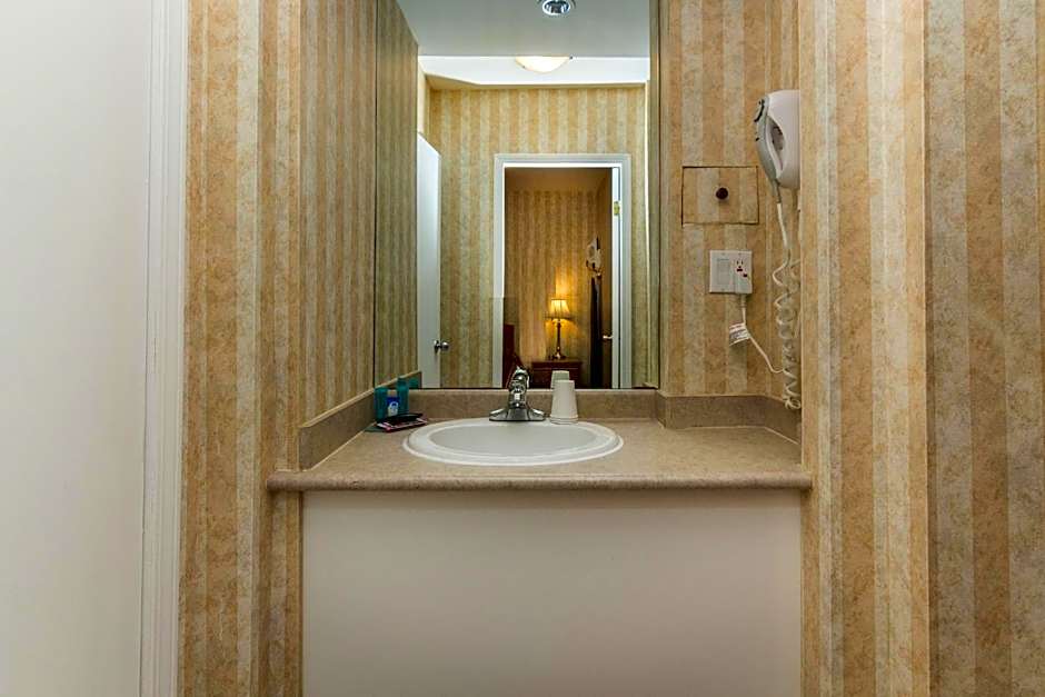 Canadas Best Value Inn Calgary Chinook Station