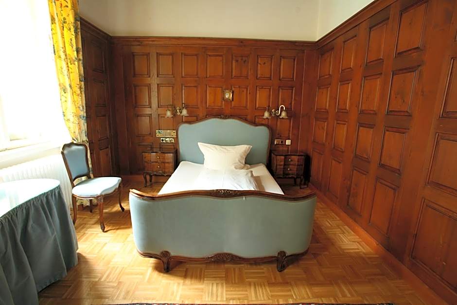 Photo 1 of 11 of Executive Suite