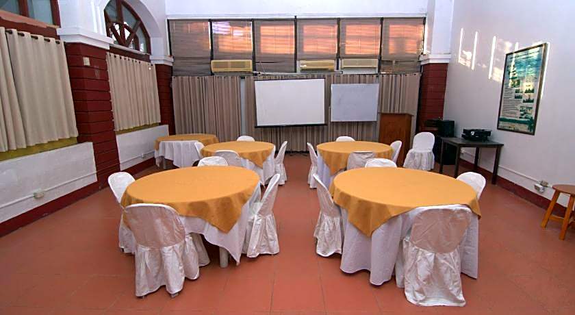 Tahanan Lakeview Hotel