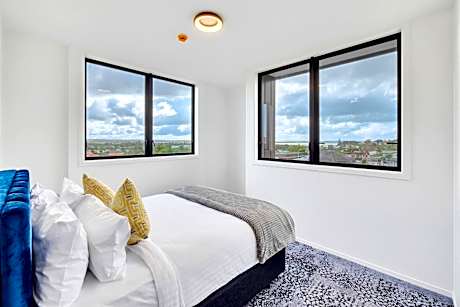 Three-Bedroom Family Apartment with free secure parking