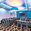 La Quinta Inn & Suites by Wyndham Cleveland