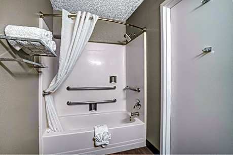 1 King Bed | Mobil Access Tub Nsmk Micfridg