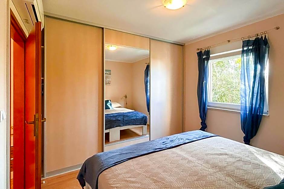 Hanna - 500m from the beach