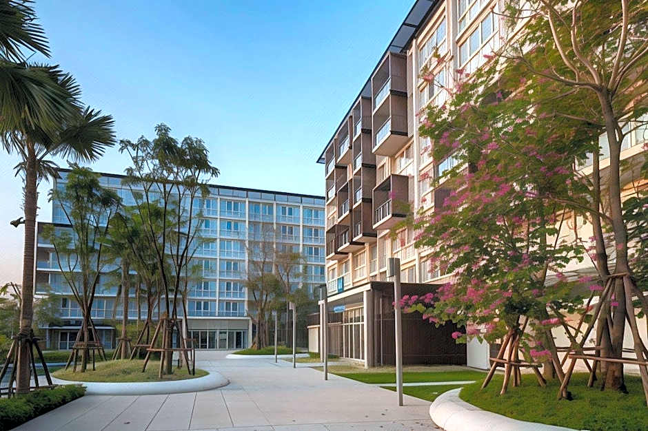 The Idle Hotel and Residence