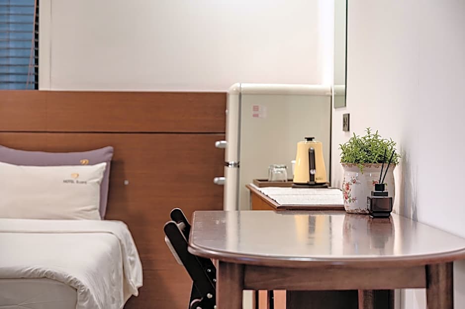 B. Cent Hotel Busan Station