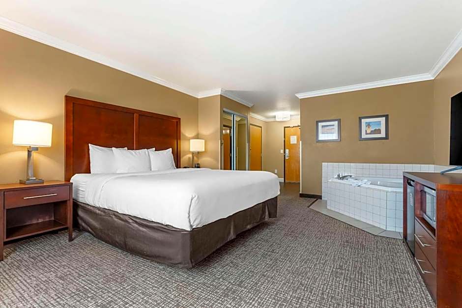 Comfort Inn & Suites Redwood Country