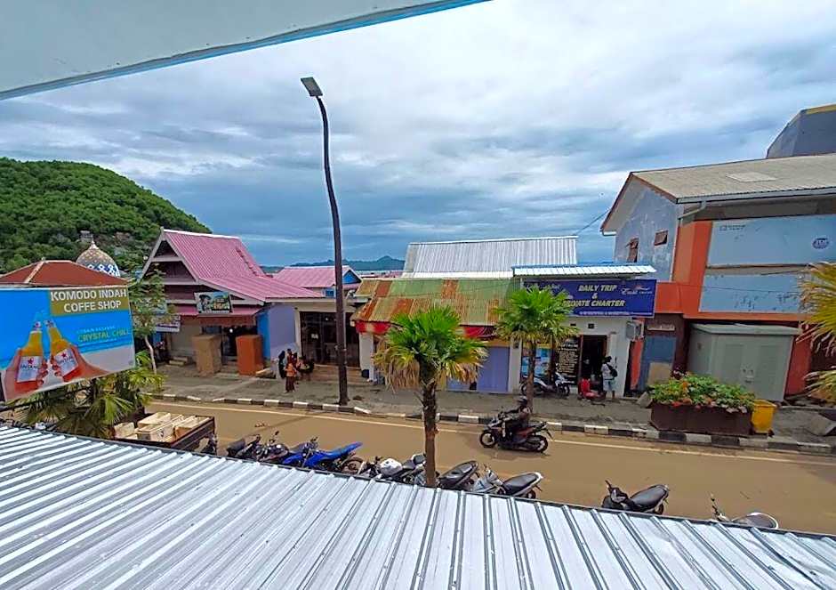 Komodo Indah Hotel