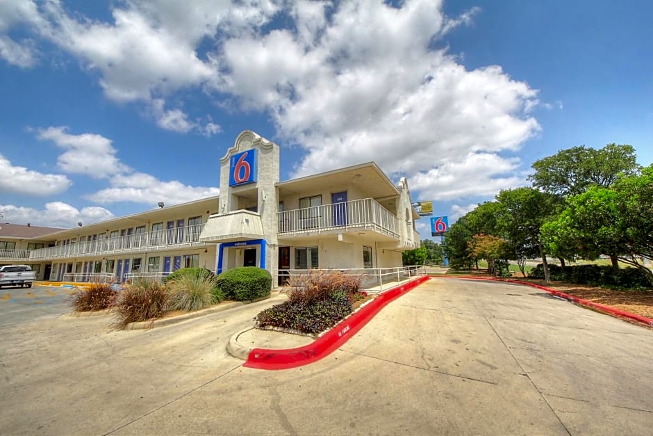 Motel 6 San Antonio, Tx Six Flags Fiesta TX - La Cantera Area