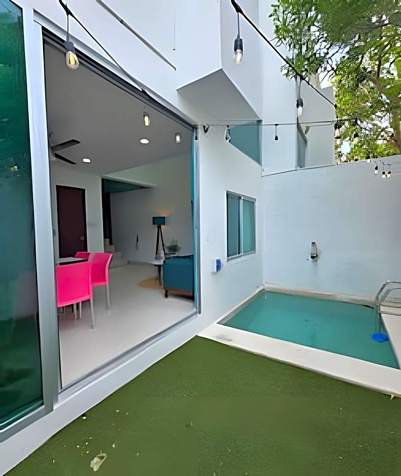 Villa con alberca, a una cuadra del mar