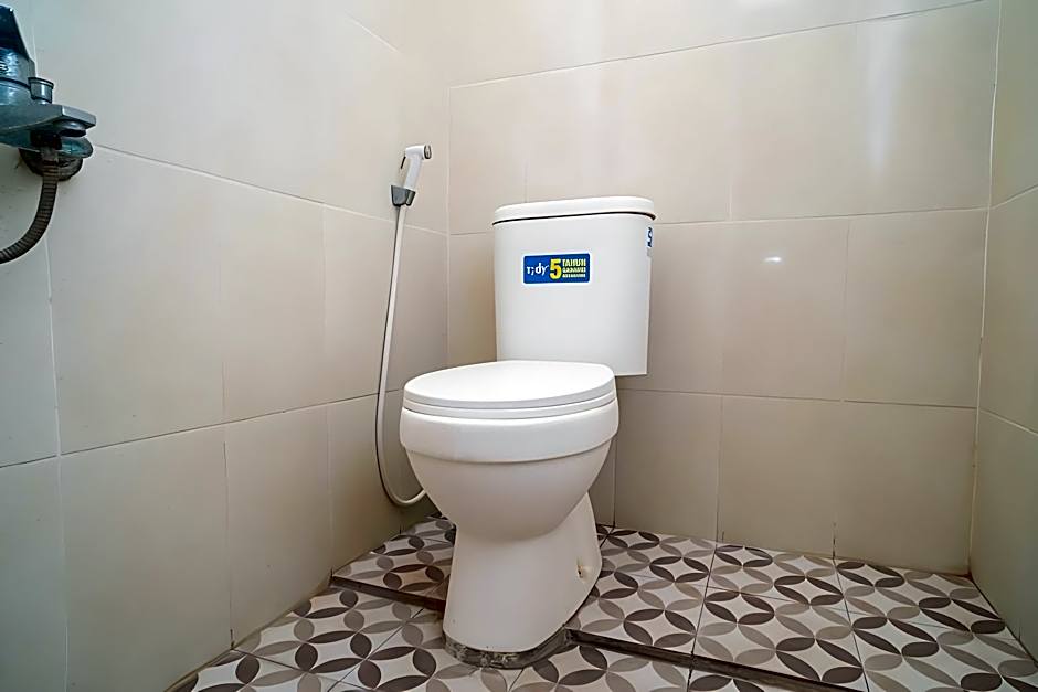 RedDoorz Syariah near Jembatan Merah Plaza