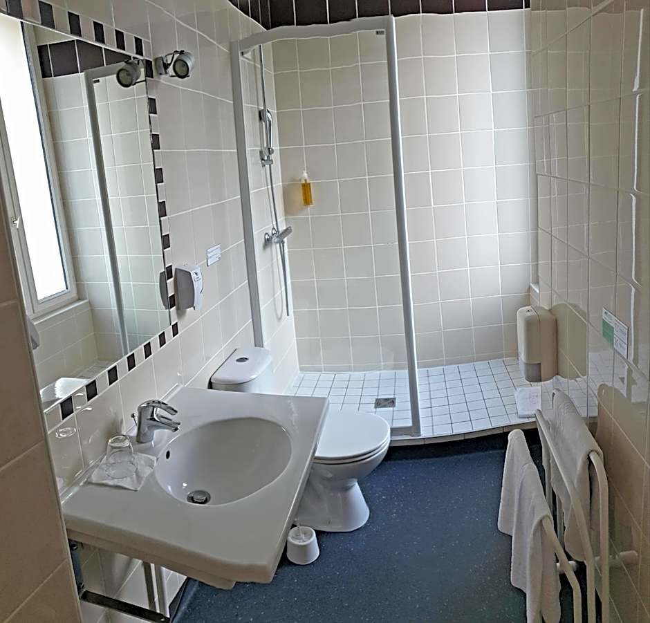 Brit Hotel Confort Auclair