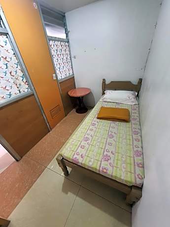 Single Bed in Mixed Dormitory Room
