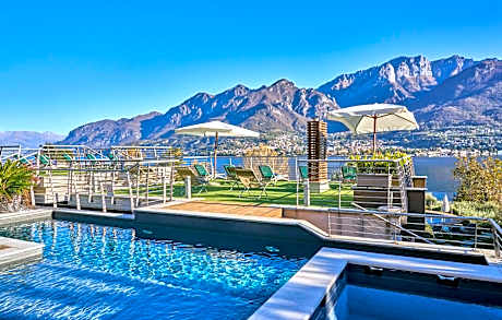 Bellagio Village - Holiday Apartments by the Lake - Seasonal Warm Pool and Sauna