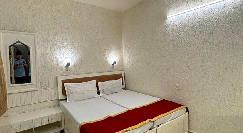 Hotel Kamal ( Nearest to Taj Mahal )