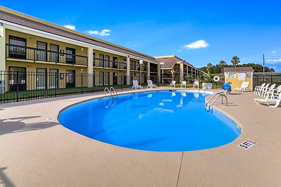 Quality Inn Coliseum