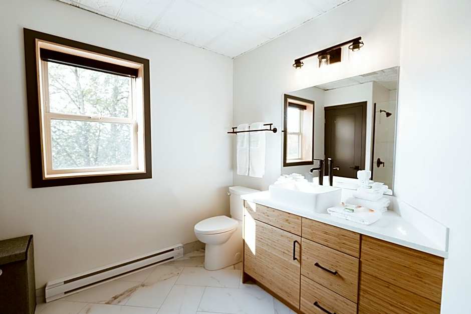 The Flying Steamshovel Inn