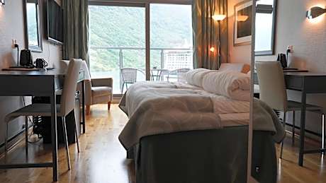 Superior Twin Room with Fjord View