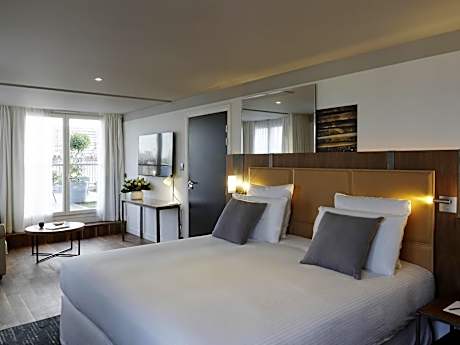 Deluxe Suite with One King Bed and Terrace