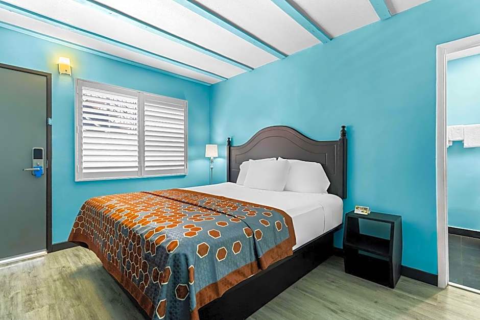 Rodeway Inn & Suites North Hollywood Burbank Airport - Universal Area
