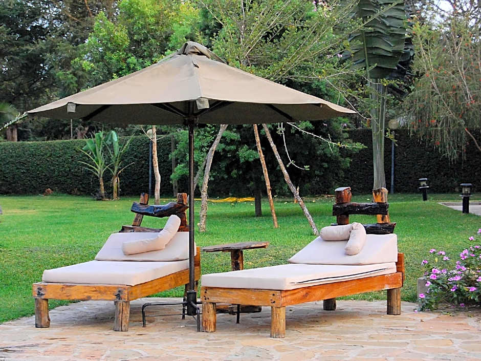 Weru Weru River Lodge