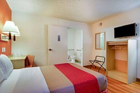 1 FULL BED |MICFRIDGE| SMOKING