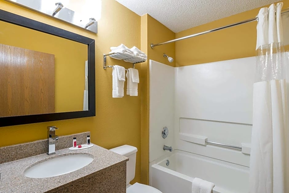 Microtel Inn & Suites By Wyndham Riverside