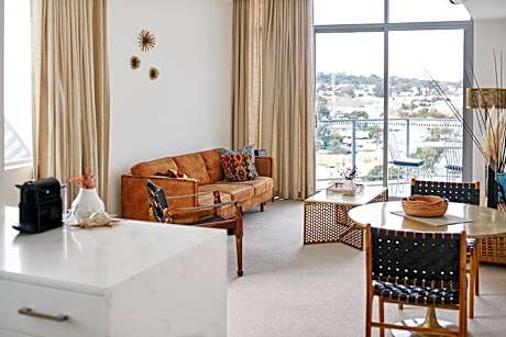 Deluxe One-Bedroom Apartment