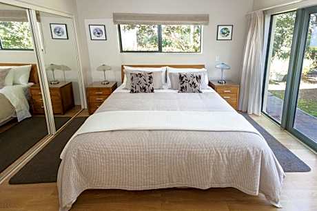 One-Bedroom Apartment with Sea View