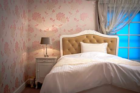 Western Style Twin Room