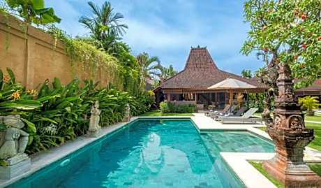 FIVE BEDROOMS VILLA WITH PRIVATE POOL