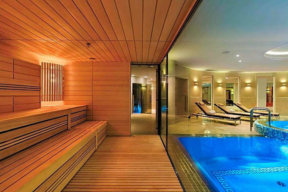 Grand Hotel Vilnius, Curio Collection by Hilton