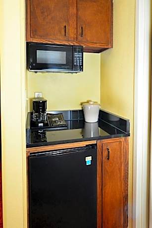 1 Bedroom 2 room Suite, 1 King, Sofa bed