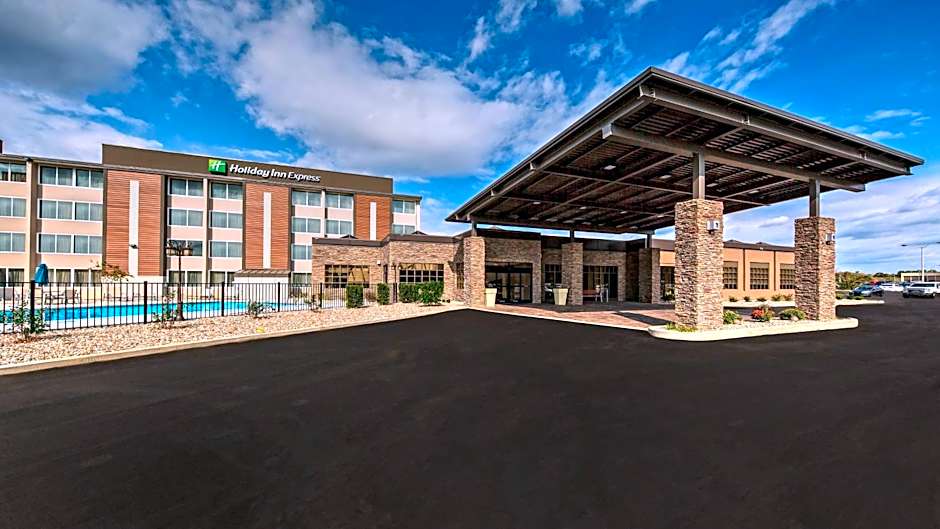Photo 1 of 30 of Holiday Inn Express Louisville Airport Expo Center By IHG