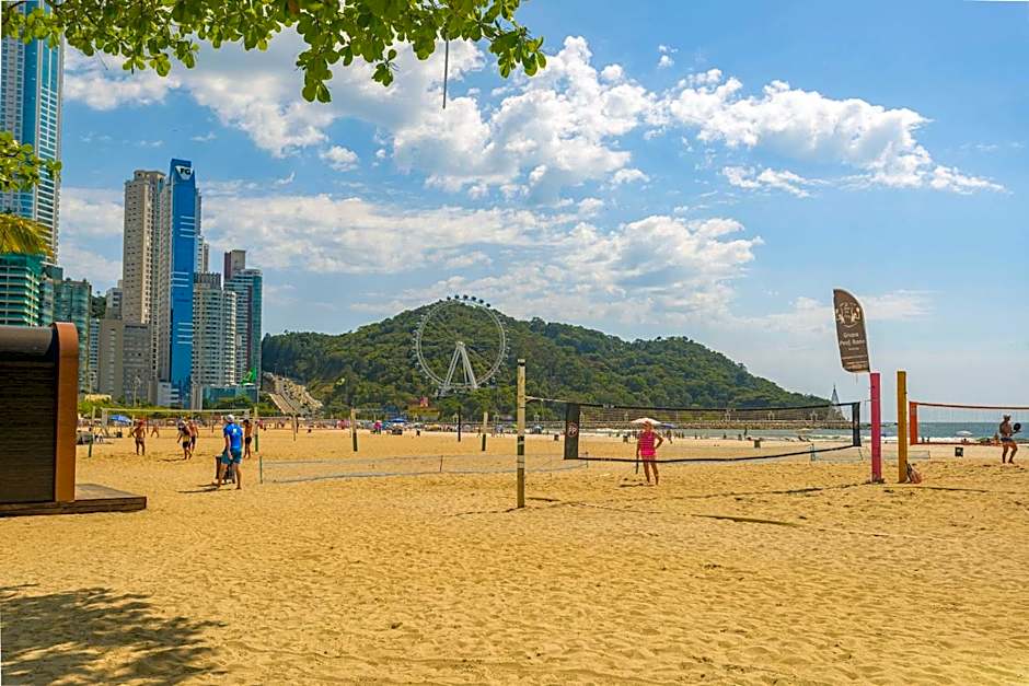 MRBQ022- Ap ao lado da Praia e Roda Gigante 2Q+2WC
