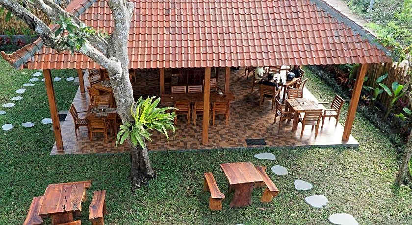 seno guesthouse and cafe