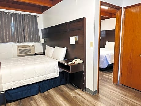 Deluxe Queen Room with Two Queen Beds