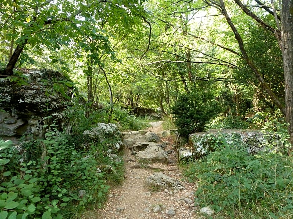 Le rocher de Sampzon