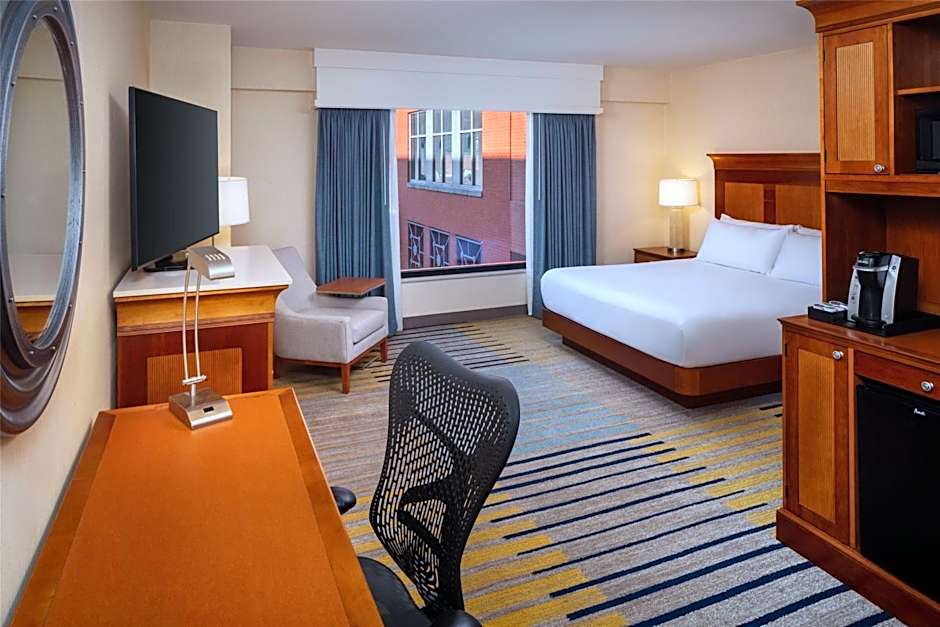 Photo 1 of 5 of 1 King Bed, City View