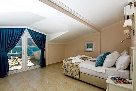 Standard Double or Twin Room with Sea View