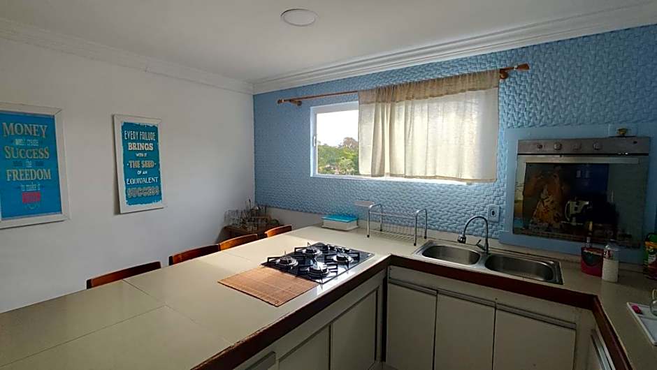 Casa completa a 70 m da praia dos ossos