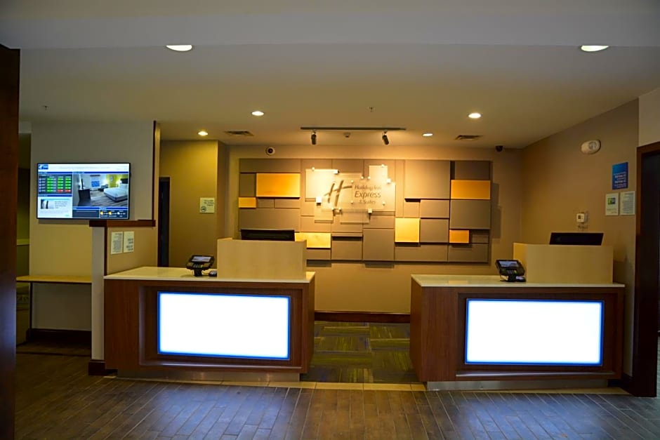 Holiday Inn Express & Suites Caryville, an IHG Hotel