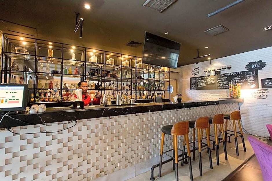 Roosseno Plaza Serviced Apartment